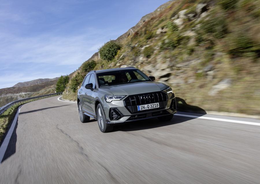  Audi Q3 Quattro S-Line Edition One 2018 года  (WW) (фото 12 из 30)
